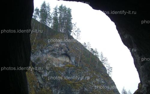 Капова пещера вид у выхода