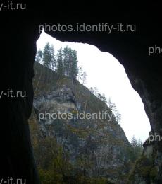 Капова пещера вид у выхода